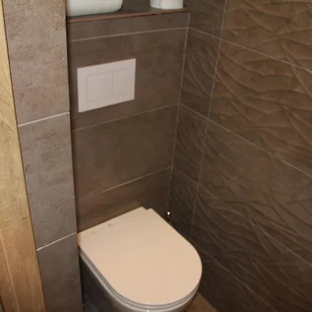 Oaks Private With Private Shower Guest house