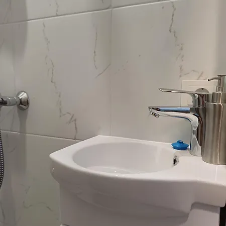 Гостевой дом Oaks Private With Private Shower Клайпеда