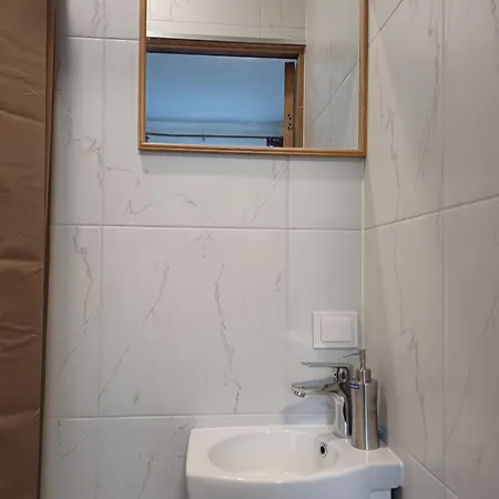 Oaks Private With Private Shower Гостевой дом Клайпеда