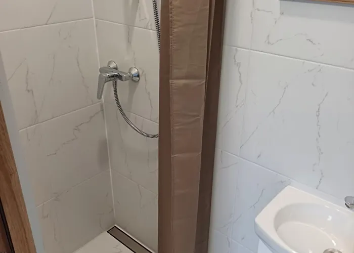 Svečių namai Oaks Private With Private Shower